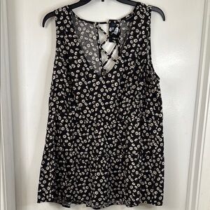 Torrid Crinkle Gauze Lace Up Back Tiered Sleeveless Top Daisy Floral Black NWT